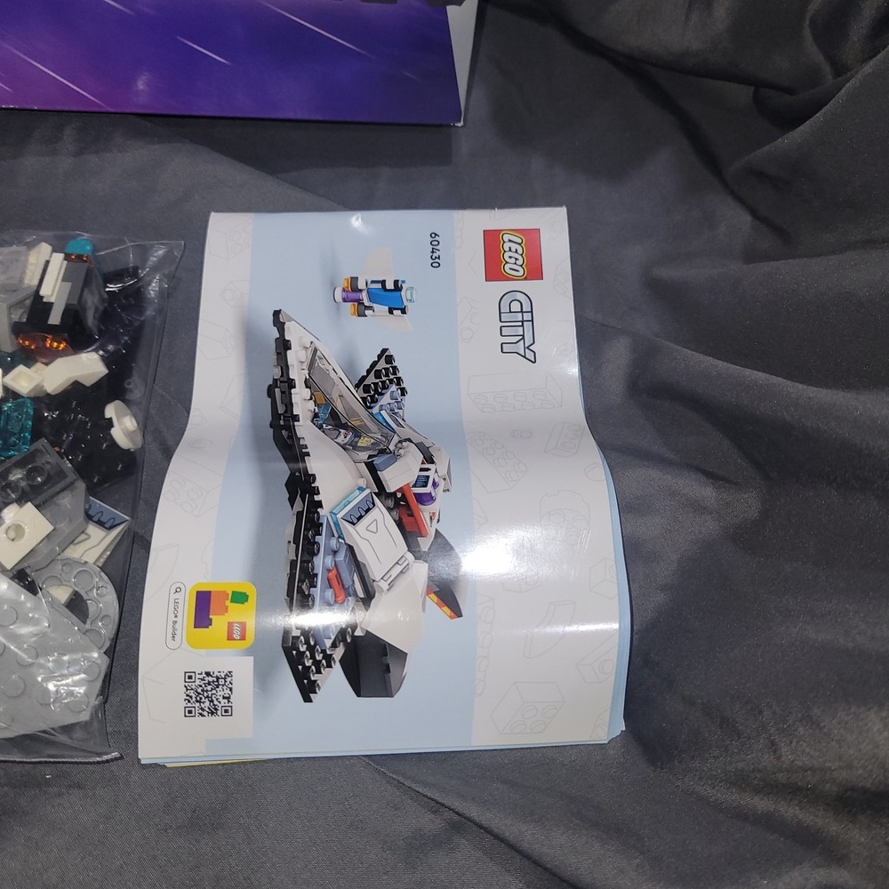 LEGO® City Interstellar Spaceship (60430) - Picture 3 of 5